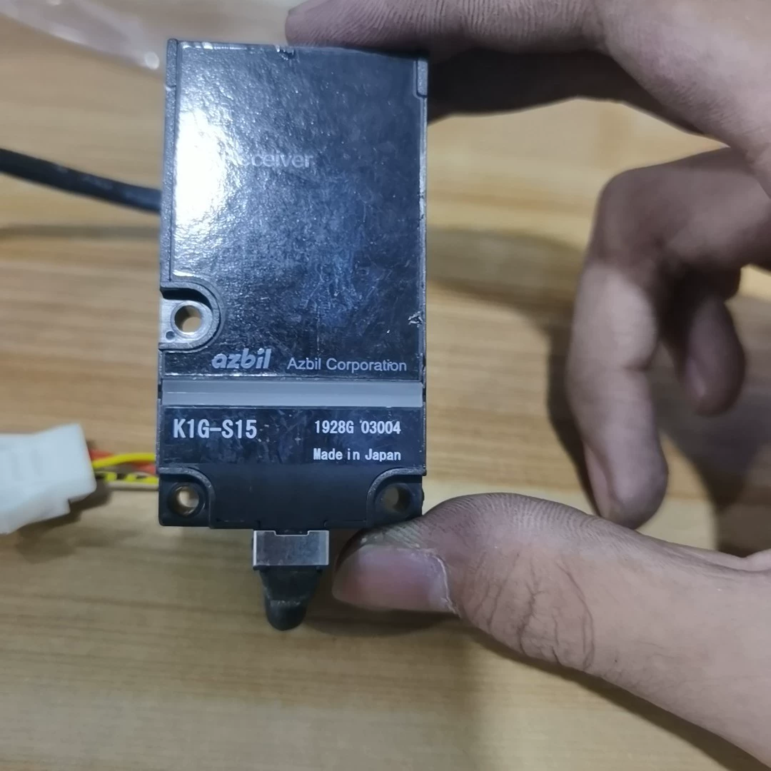Azbil K1G-S15 through-beam sensor - Used