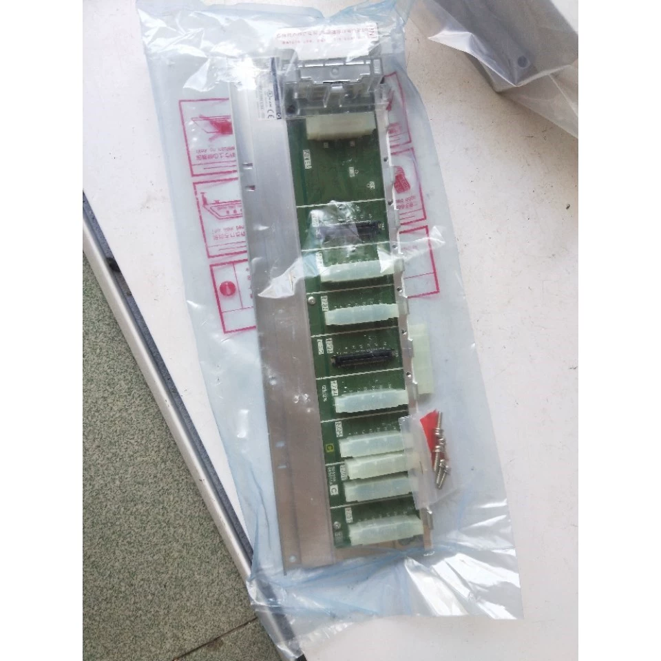 Mitsubishi Electric Q68B PLC Base Unit - New