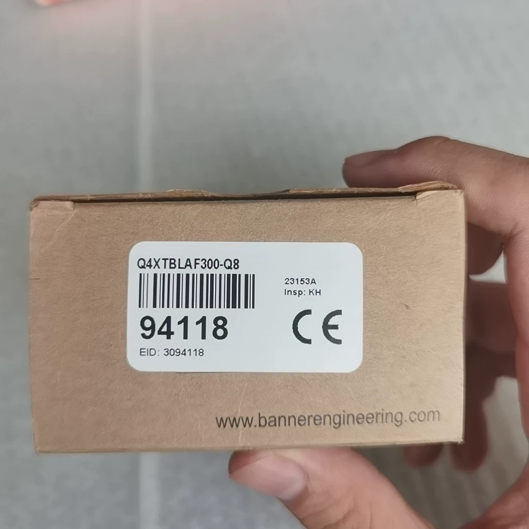 Banner Engineering Q4XTBLAF300-Q8 94118 laser sensor - New
