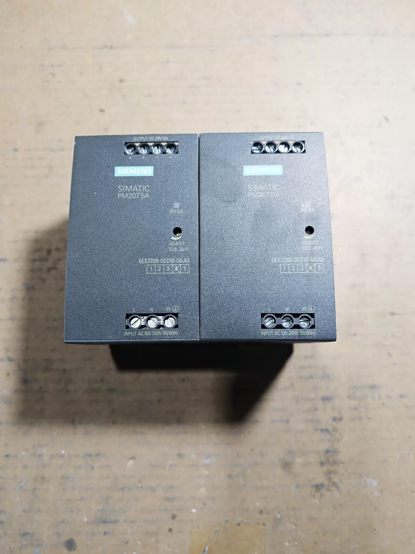 Fuente de alimentación Siemens PM207 5A 6ES7288-0ED10-0AA0 - Usada