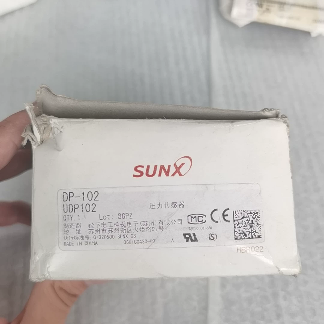 SUNX DP-102 Pressure Sensor - Used