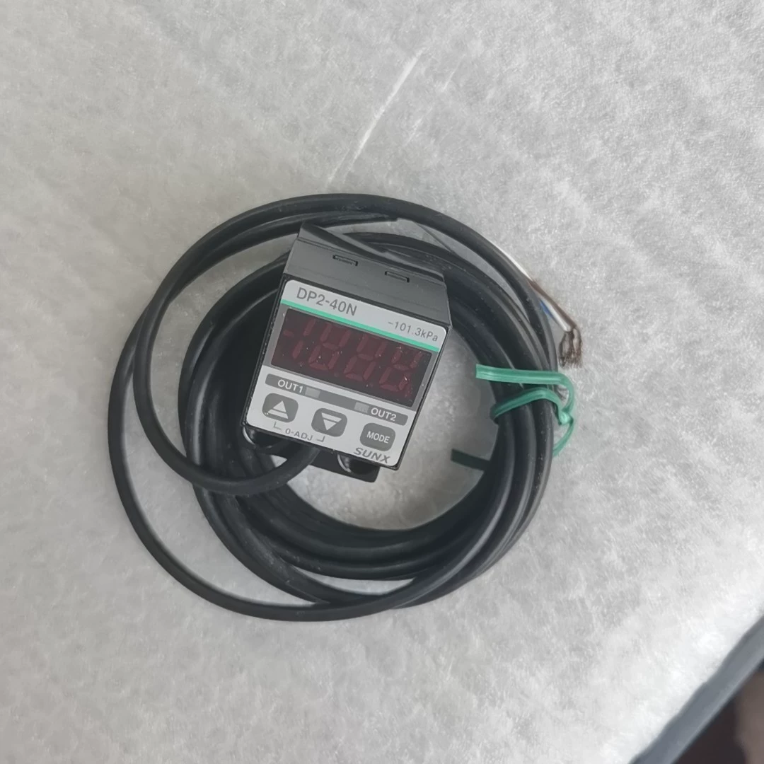 SUNX DP2-40N Pressure Sensor - Used