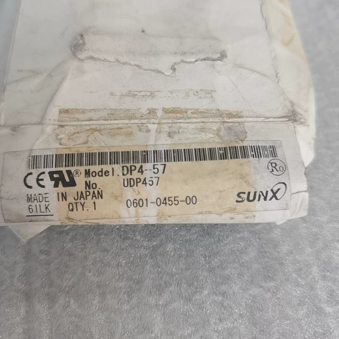 SUNX DP4-57 pressure sensor - Used