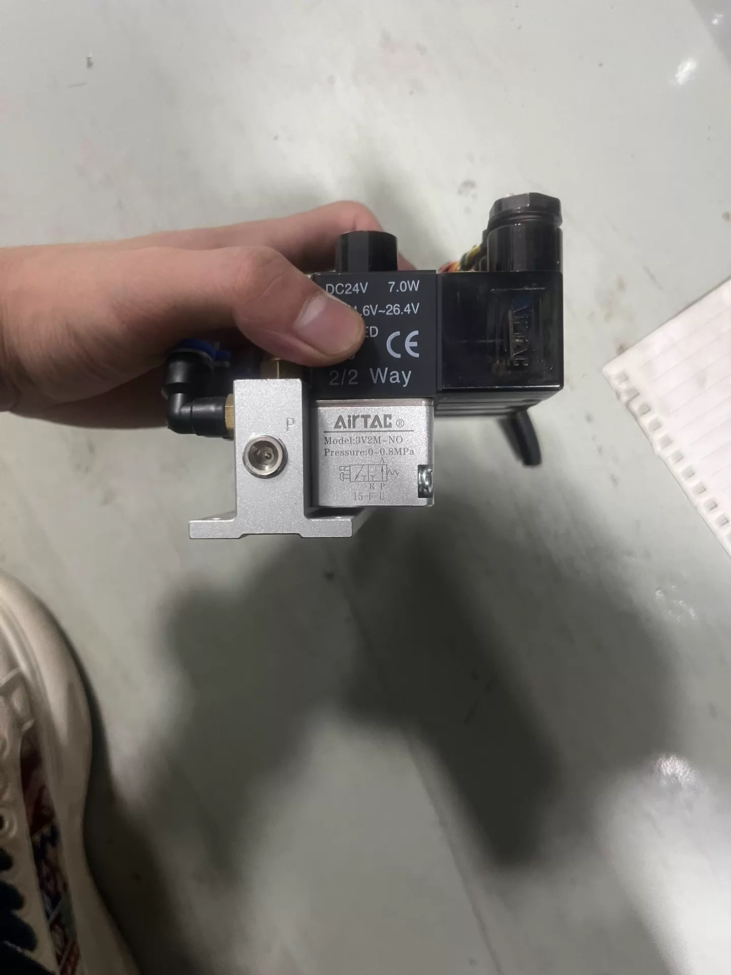 AirTAC 3V2M-NO pneumatic solenoid valve - Used