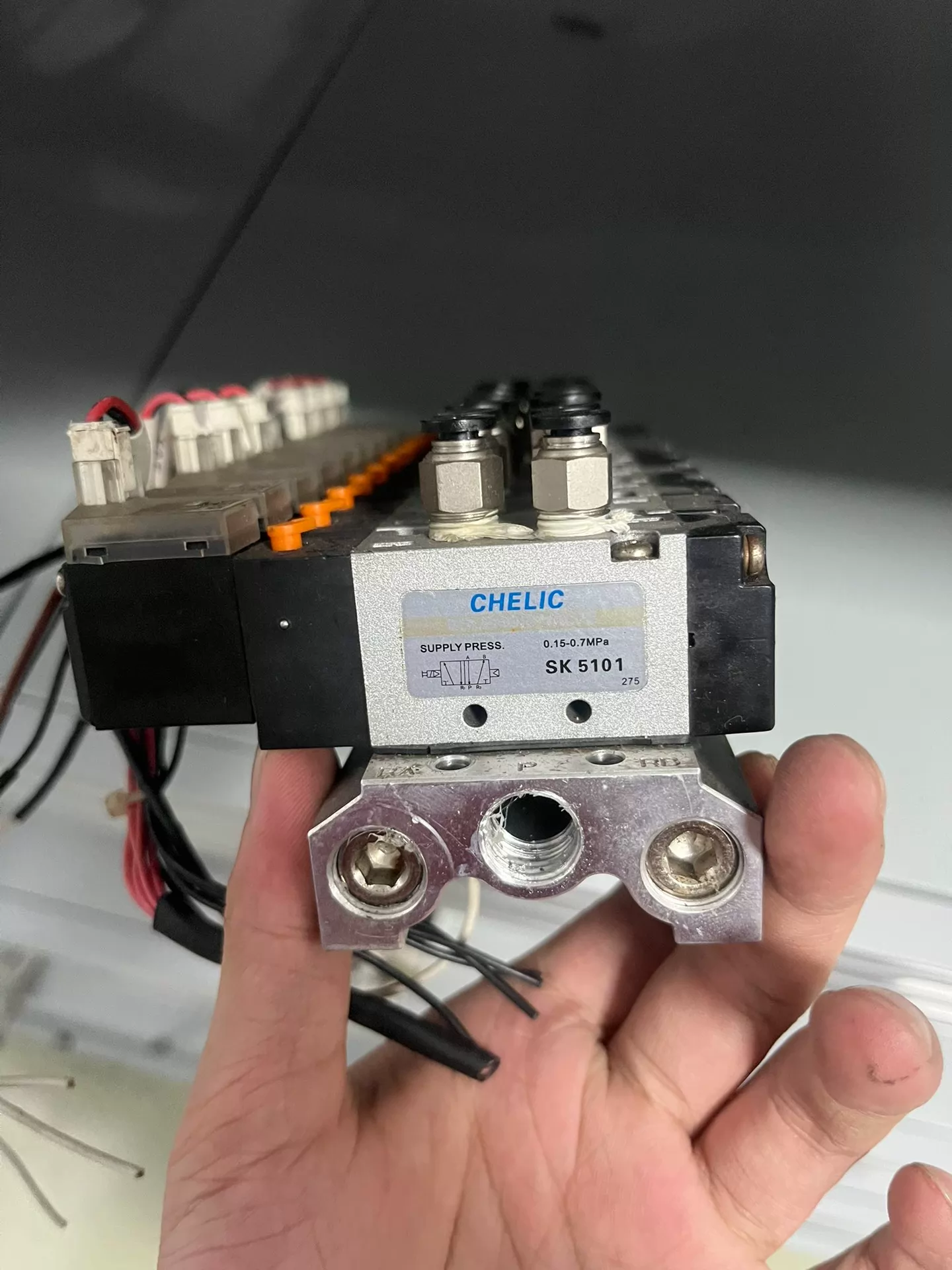 CHELIC SK 5101 Five-Port Pneumatic Solenoid Valve - Used