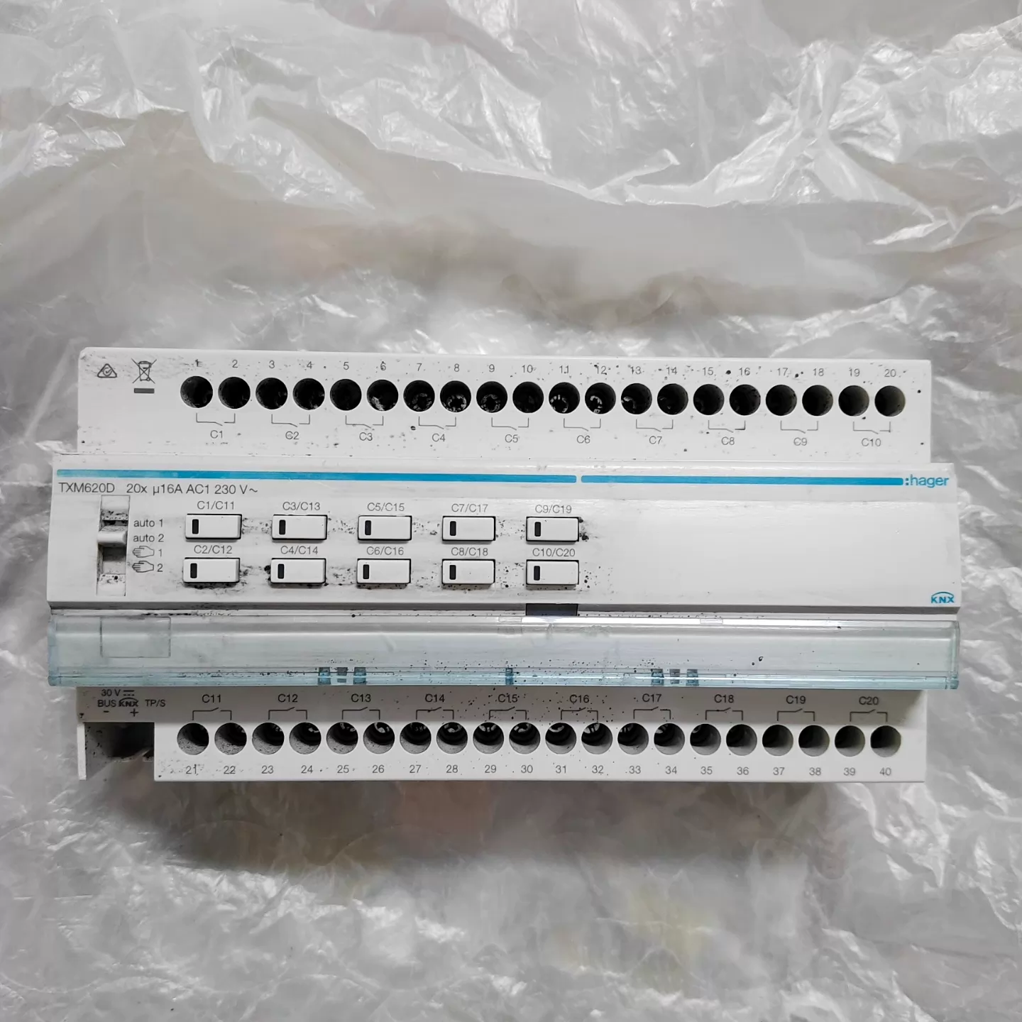 Hager TXM620D 20-channel switching output module - Used