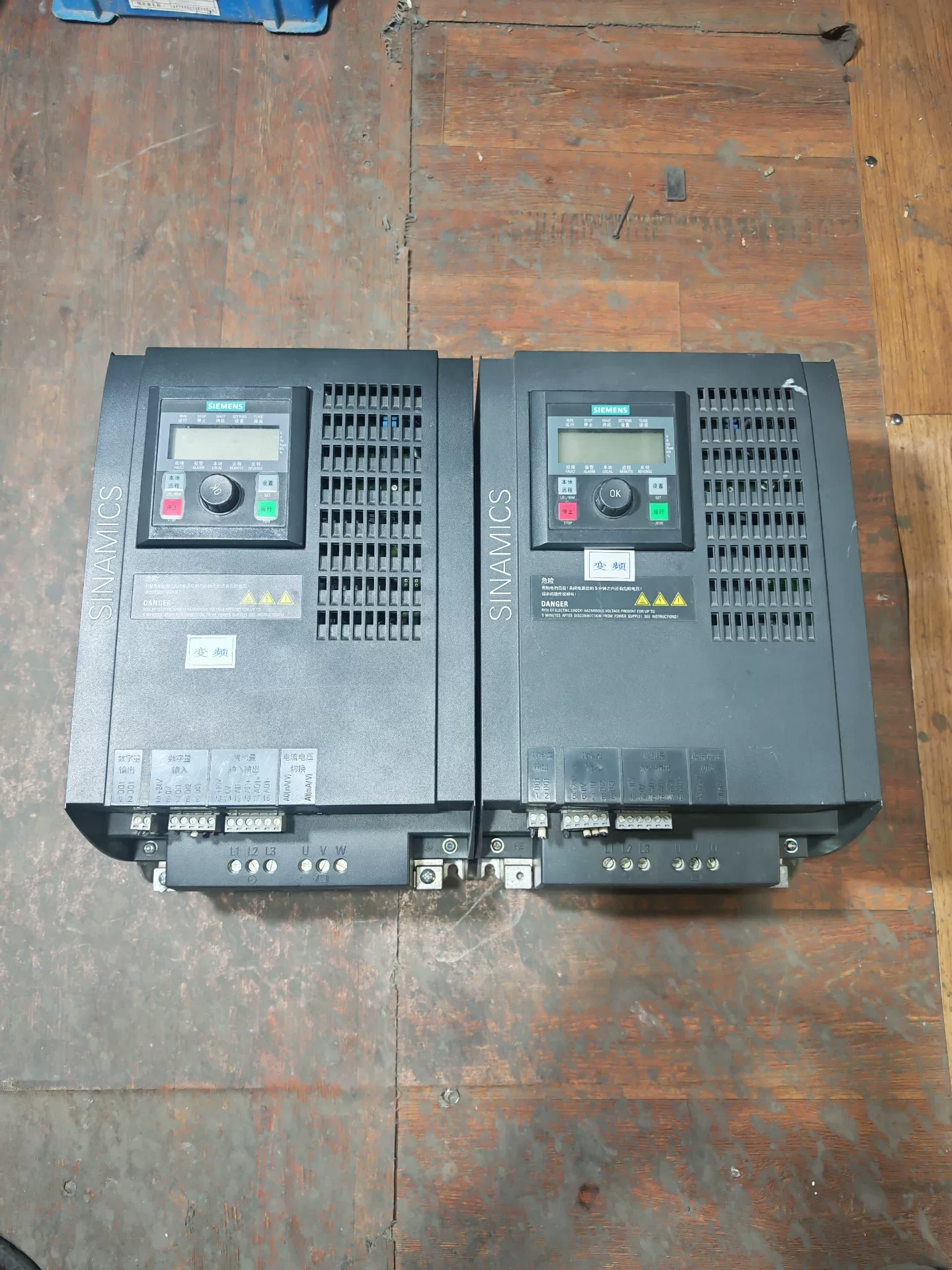 Siemens SINAMICS V10 6SL3217-0CE25-5UA1 variable frequency drive - Used