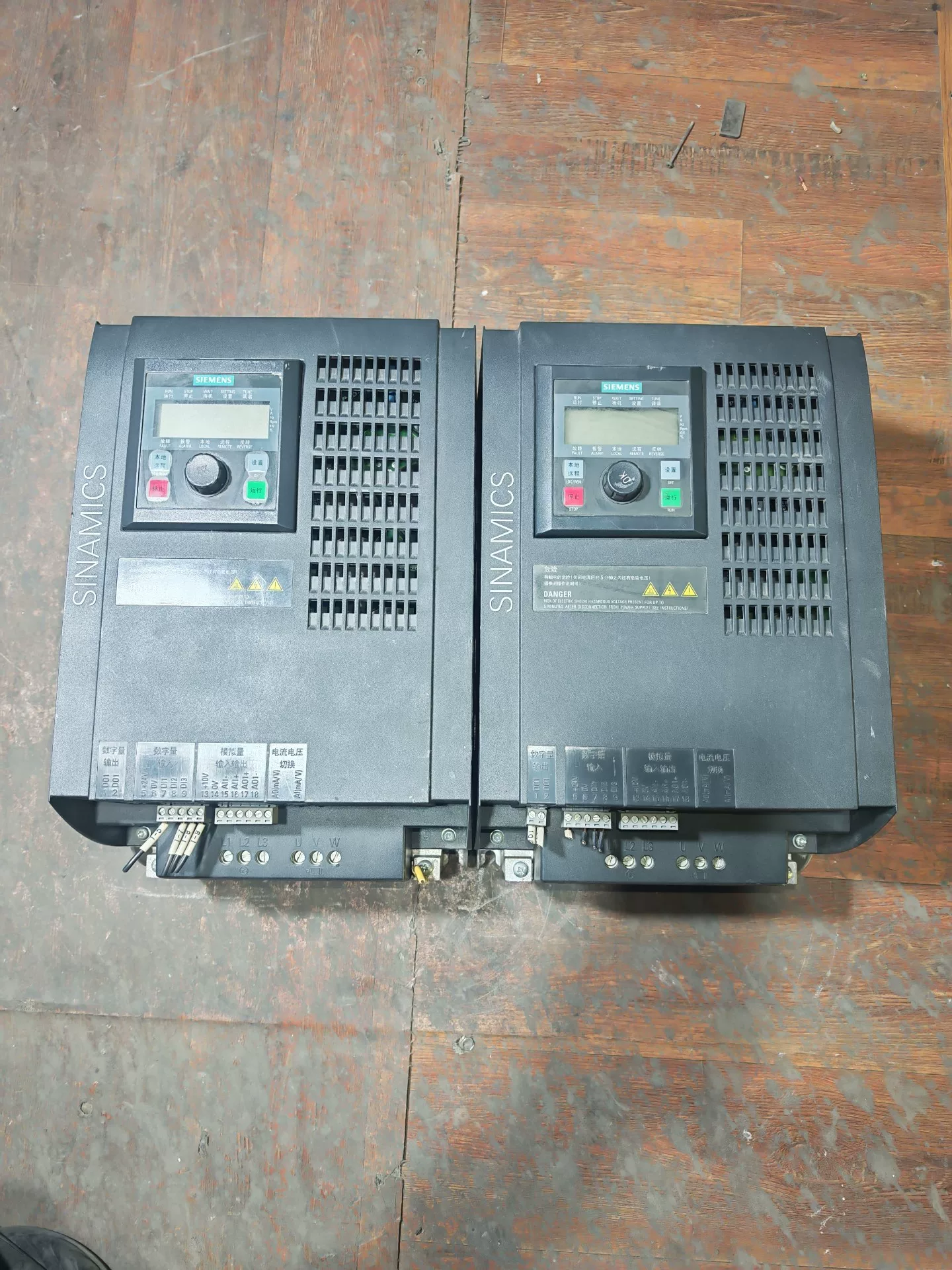 Siemens SINAMICS V10 6SL3217-0CE27-5UA1 variable frequency drive - Used