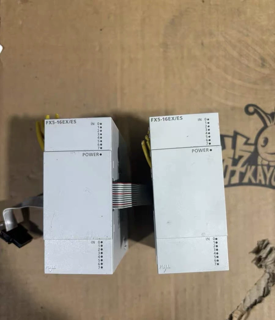 Módulo de expansão PLC Mitsubishi Electric FX5-16EX/ES - Usado