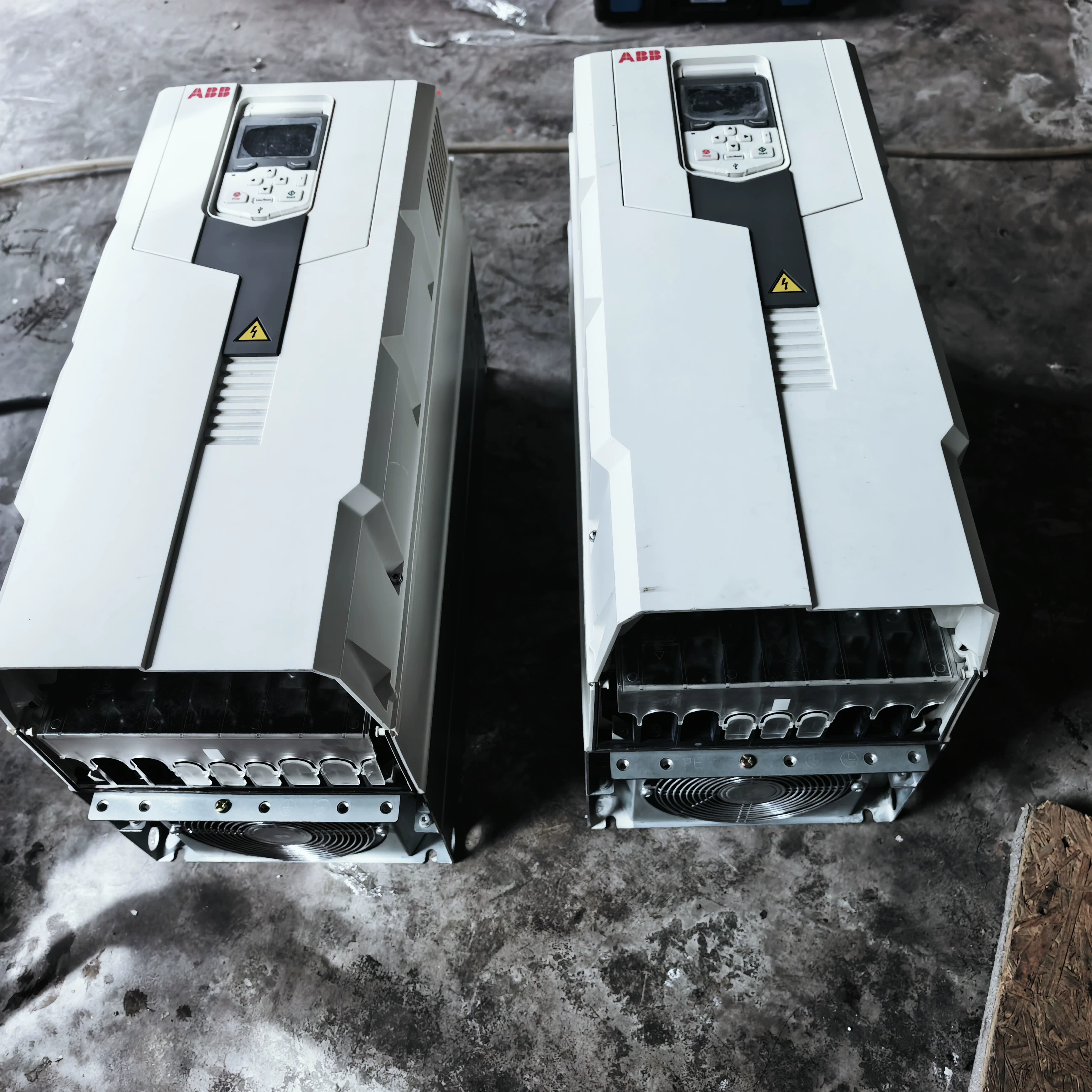 ABB ACS580-01-145A-4 Inversor de Frequência - Usado