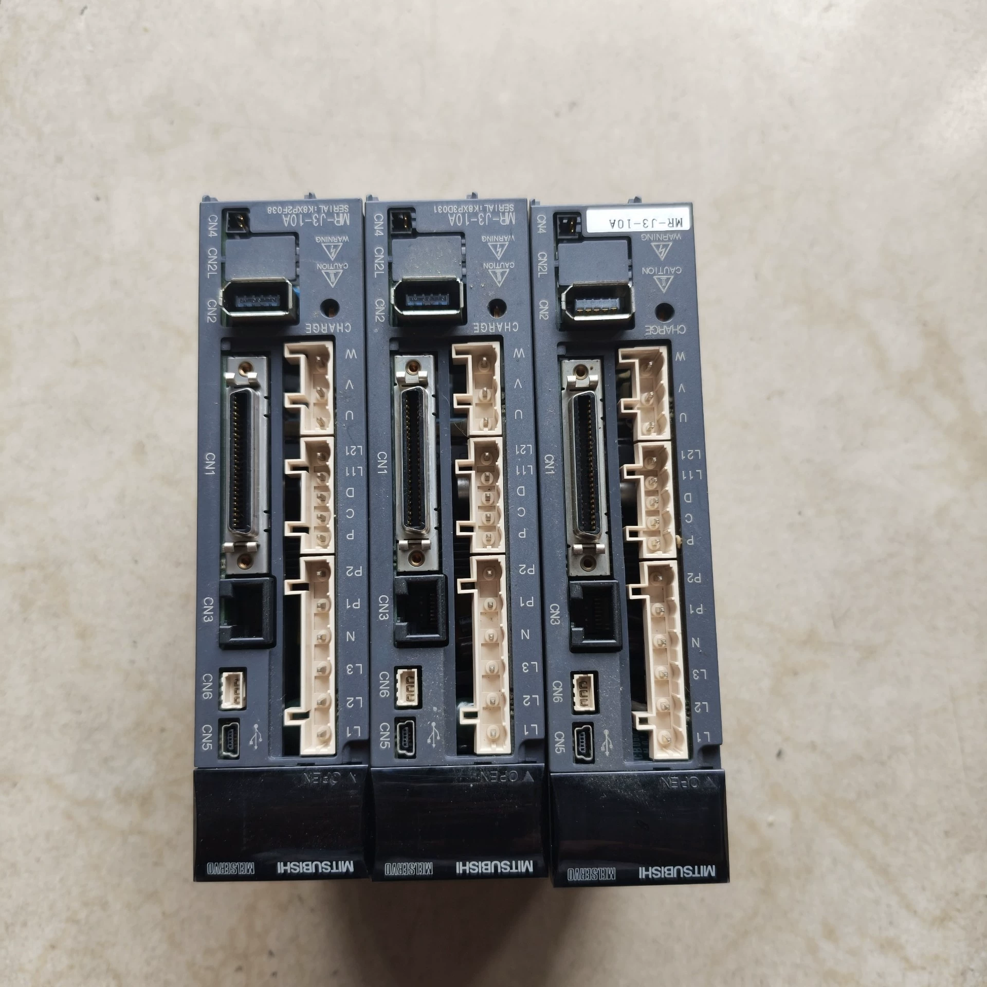 Mitsubishi Electric MR-J3-10A Acionamento de servo - Usada