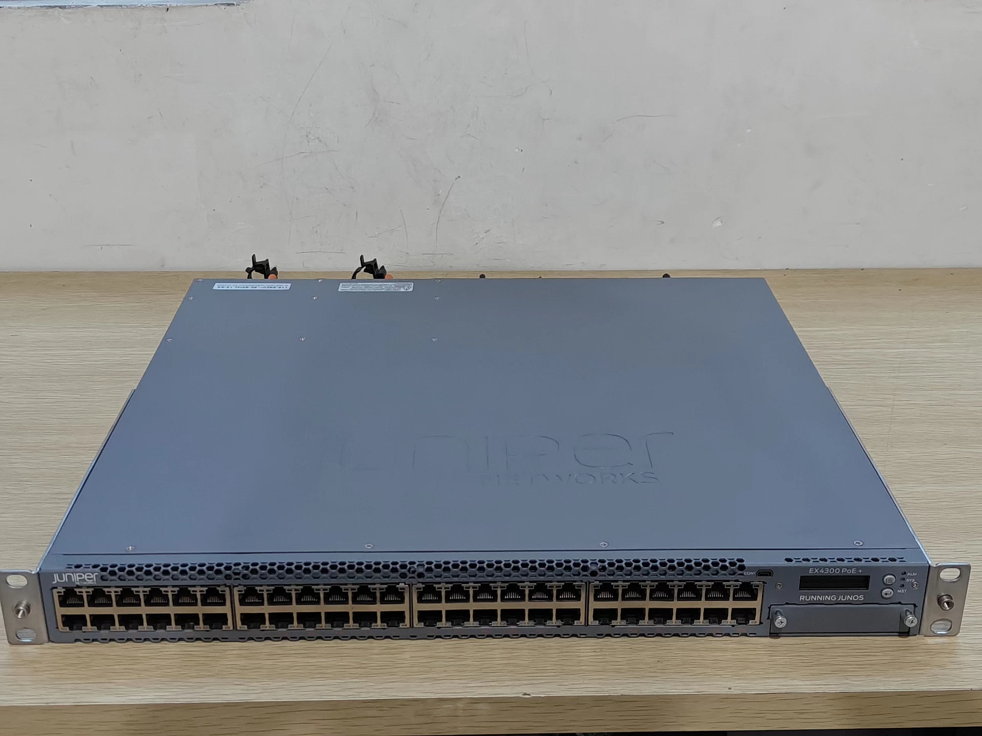 Juniper Networks EX4300 48-Port Gigabit-PoE-Switch - Gebraucht