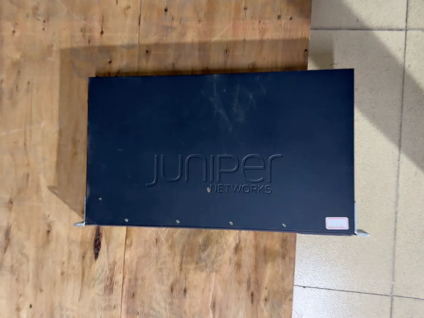Juniper Networks EX2200-24T-4G 650-039651 Ethernet-Switch - Gebraucht
