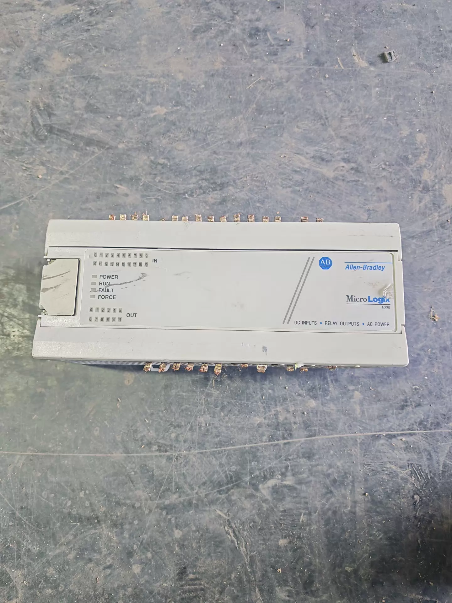 Allen-Bradley MicroLogix 1000 1761-L32BWA PLC