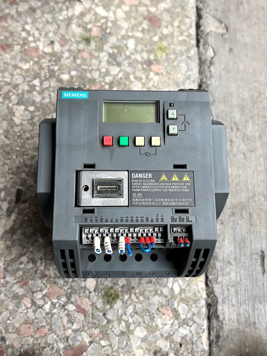 Siemens 6SL3210-5BE24-0UV0 Variable frequency drive - Used